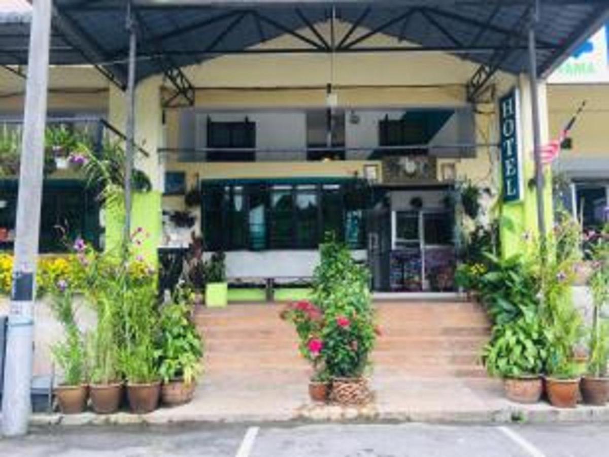 Oyo 90760 Lily Haven Hotel Танах-Рата Экстерьер фото